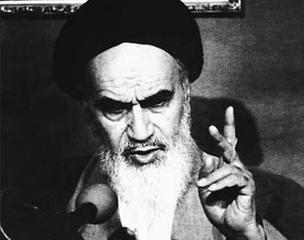 امام خمینی (ره): والله اسلام تمامش سیاست است