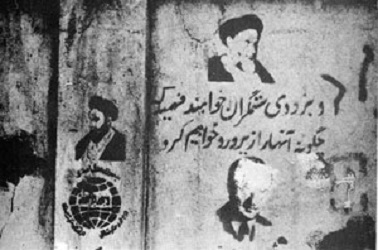 دیوار نوشته های بازمانده از زمان انقلاب در صومعه سرا