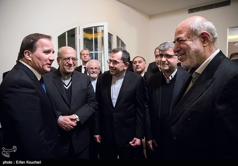 امضای قراردادهای تجاری میان ایران و سوئد در منزل سفیر سوئد با حضور مقامات ارشد ایرانی/ نظر شما چیست؟