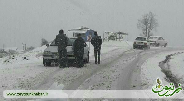 بارش برف در خورگام به ۶۵ سانتی متر رسید/ راه ارتباطی روستاهای بالا دست مسدود است