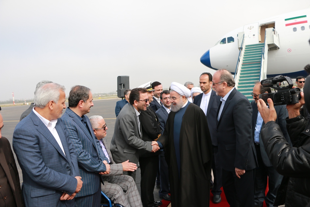 تصاویر استقبال از رئیس جمهور در فرودگاه رشت