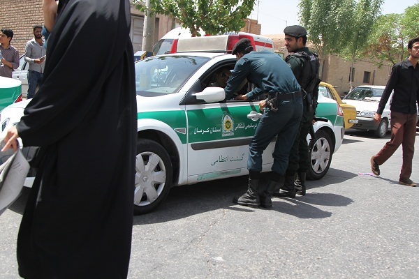 دانش آموزان کرمانی به جای نشستن در کلاس درس، قربانی سیاست شدند / تدابیر شدید امنیتی در کرمان