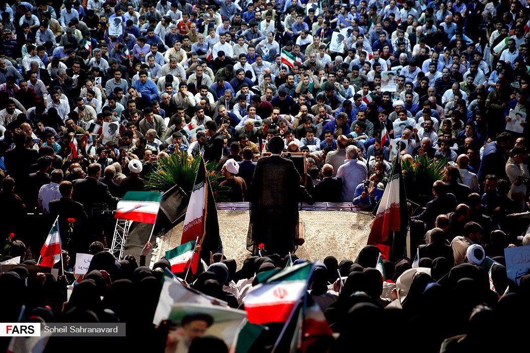 تصاویر اجتماع حامیان ابراهیم رئیسی در سالن شهدای هفت‌تیر تهران