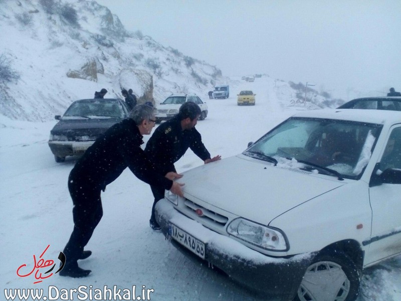 برف بهاری دیلمان مسافرین نوروزی را غافلگیر کرد + گزارش تصویری
