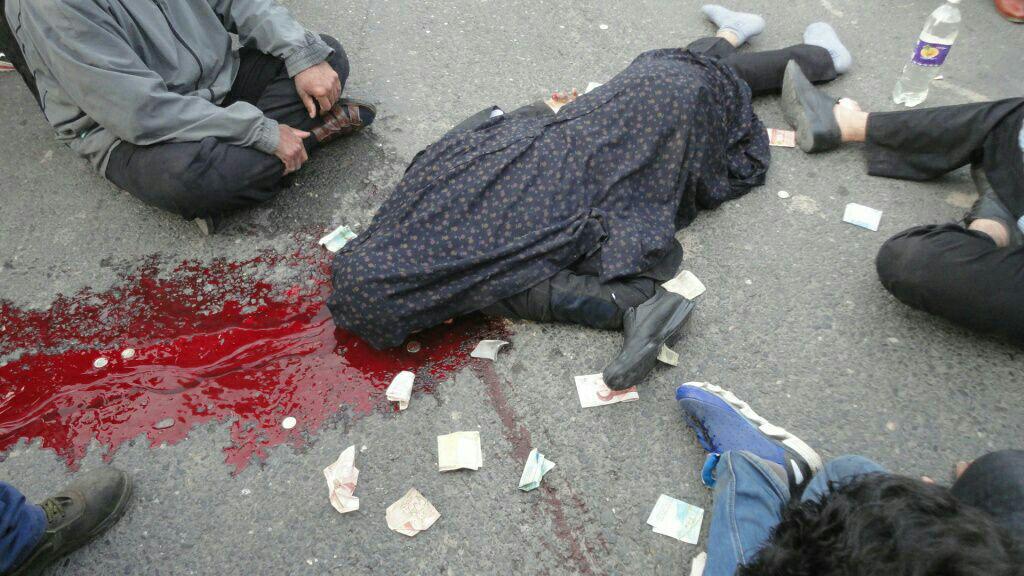 مرگ یک موتور سوار در برخورد با وانت مزدا در رودبنه لاهیجان + عکس