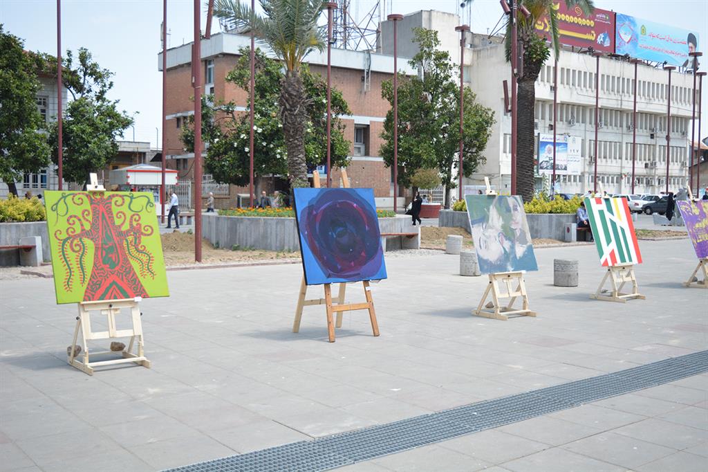 برگزاری نمایشگاه نقاشی با مشارکت دانشگاه گیلان در پیاده راه شهرداری