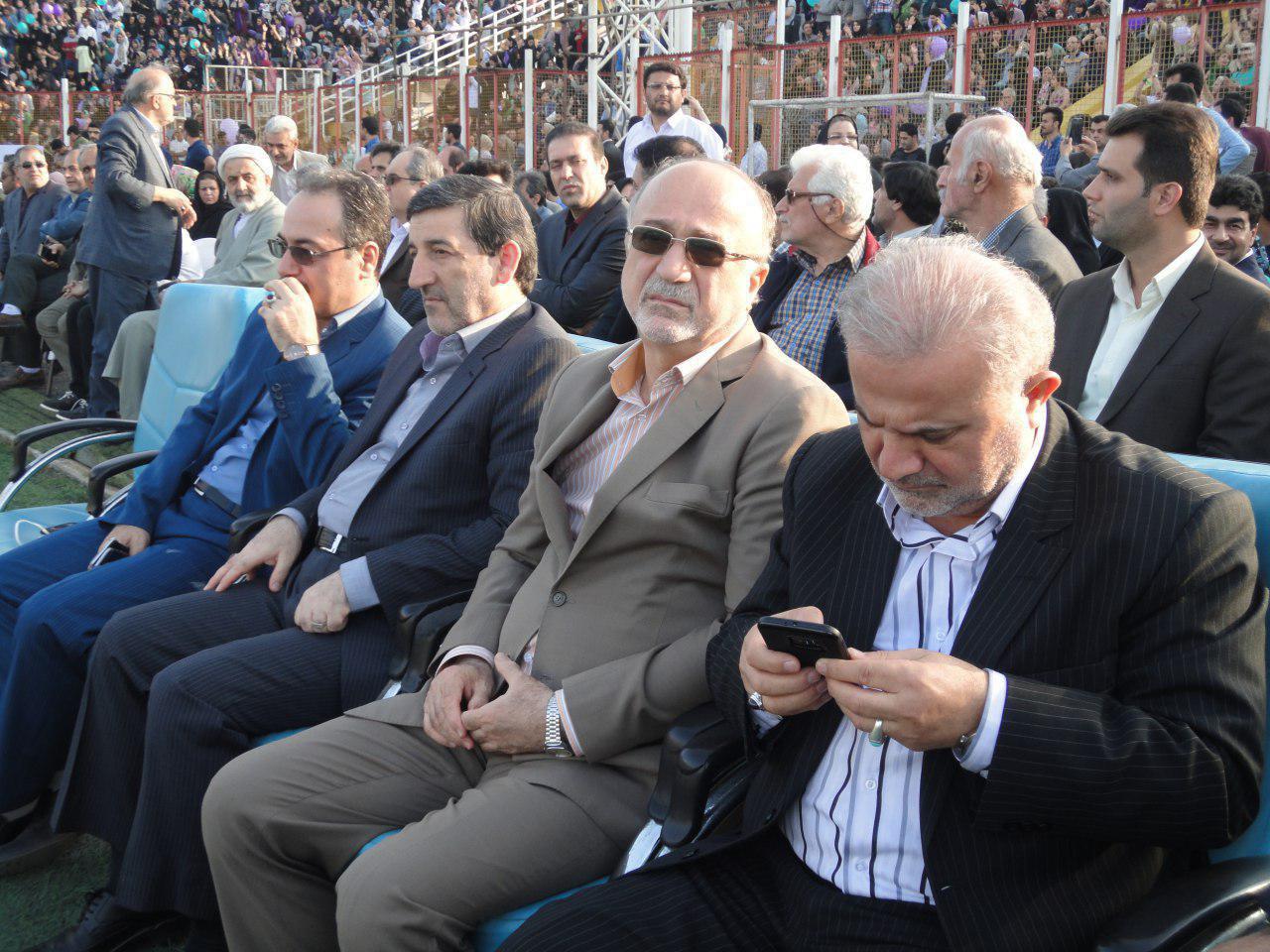 نگاهی به جشن پیروزی روحانی در استان گیلان/ شادی حرام نیست اما نه با پول بیت المال!