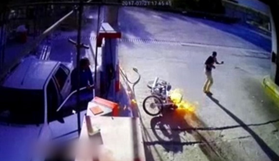 فیلم/ آتش گرفتن موتور سیکلت در پمپ بنزین