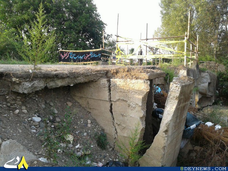 تنها پل ارتباطی بین دو روستای بالا و پایین گزافرود رودسر در حال تخریب / تصاویر