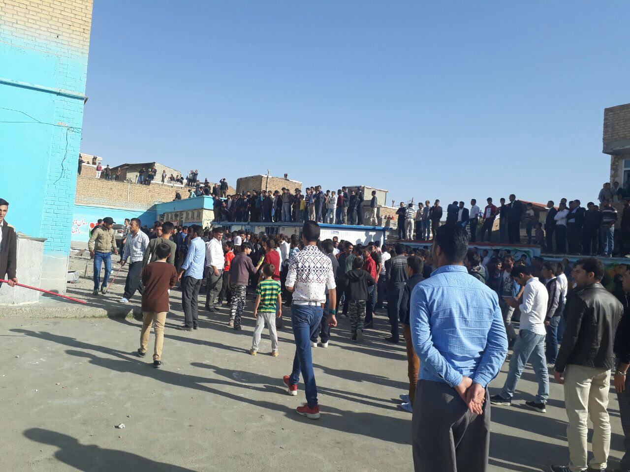 حمله خانواده های دانش آموزان دختر به سرایدار شیطان صفت مدرسه ای در ارومیه+ فیلم و عکس