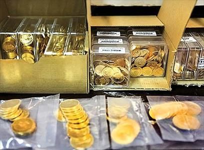 کلاه گشاد بر سر خریداران بسته‌های ۲۰ تایی سکه طلا/ دور دوم فروش سکه در بانک کارگشایی
