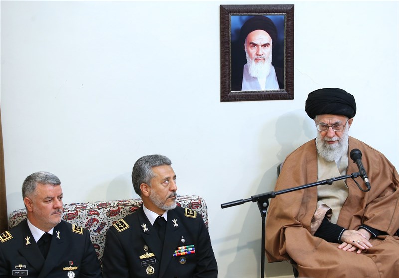 امام خامنه‌ای: نیروی دریایی در خط مقدم دفاع از کشور است