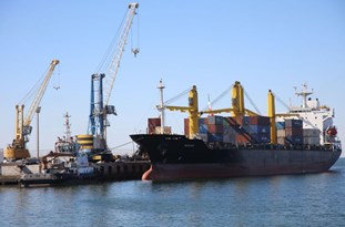 تخلیه و بارگیری ۱۵۴ فروند کشتی در بندر آستارا