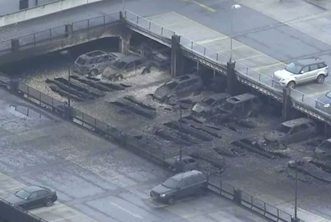 آتش گرفتن یک خودرو، ۱۴۰۰ خودرو را به آتش کشید +عکس