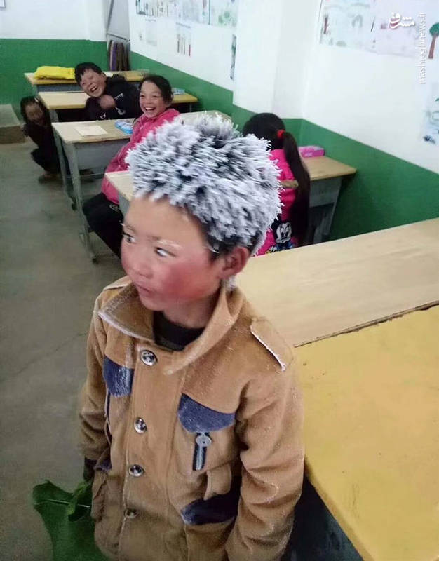 دانش آموزی که در راه مدرسه یخ زد!+عکس