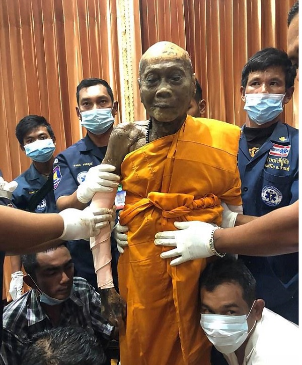 نبش قبر راهبی که پس از مرگ هم لبخند می‌زند!+ تصویر