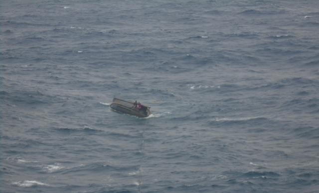 پیدا شدن قایق بی سرنشین صیادان دریای خزر در عمق ۶ متری