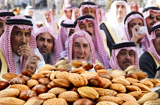 فتوای مضحک مفتیان سعودی درباره خوردن آجیل در نوروز+عکس