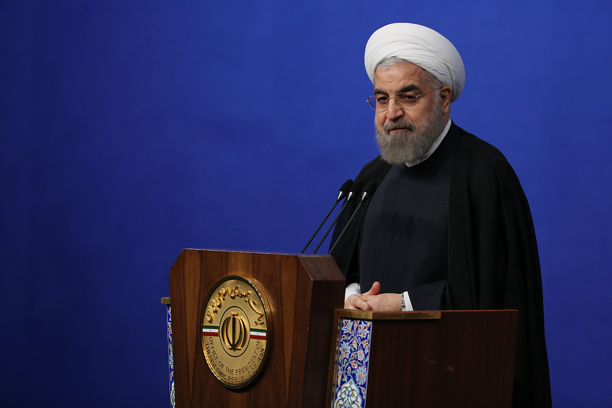 سؤال نمایندگان مجلس از روحانی درباره حقوق وزرا و معاونین دولت/ جزئیات