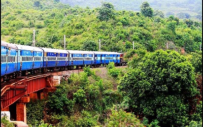 قطار مسافربری در هند ۱۰ کیلومتر بدون موتور سفر کرد!