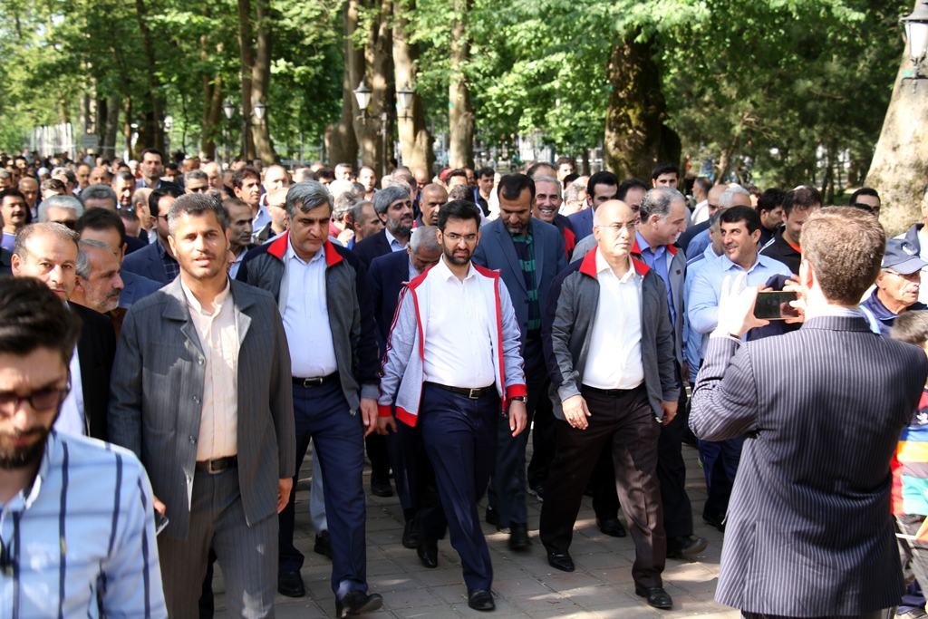 حضور وزیر ارتباطات در مزار شهدا و پارک قدس رشت + تصاویر