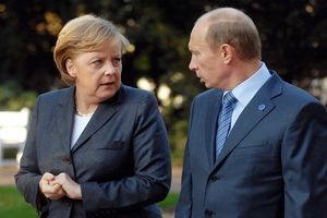 مذاکره پوتین با صدراعظم آلمان درباره برجام/ مرکل: ضروری است درباره برنامه موشکی ایران مذاکره کنیم