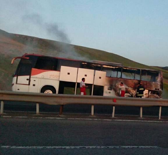 آتش سوزی اتوبوس در آزادراه قزوین-رشت تلفاتی نداشت