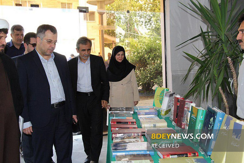 برگزاری نمایشگاه کتاب شهدا و دفاع مقدس در دانشگاه آزاد اسلامی واحد رشت