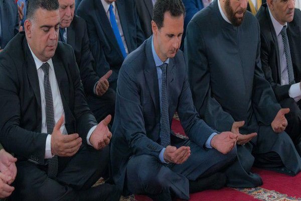بشار اسد نماز عید فطر را در طرطوس اقامه کرد