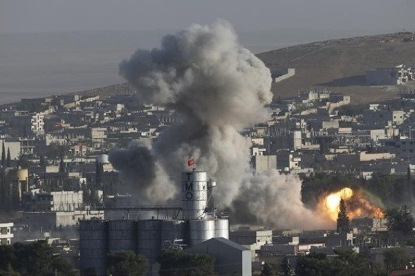 جنگنده ائتلاف آمریکایی مواضع ارتش سوریه را بمباران می کند