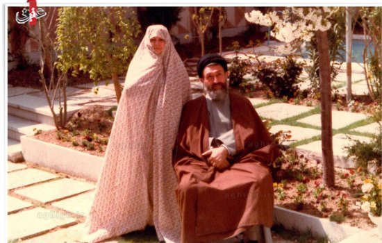 عکس دیده نشده از شهید بهشتی و همسرش
