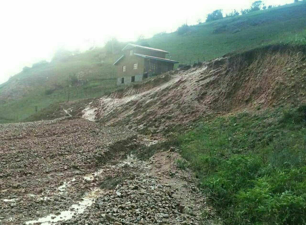 پنج خانواده آسیب دیده از سیلاب روستای کاکرود اسکان موقت شدند