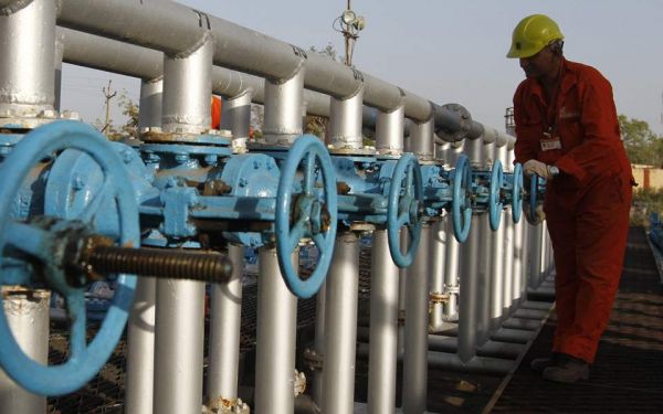 “پالایشگاه هندی” خواستار خرید نفت بیشتری از ایران شد