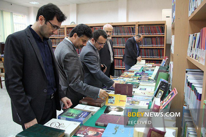 برگزاری نمایشگاه کتاب “امام خمینی (ره) و انقلاب اسلامی” در دانشگاه آزاد اسلامی واحد رشت