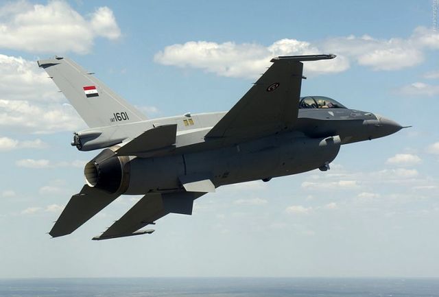 حمله جنگنده های عراق به سوریه/ وزیر جنگ داعش به هلاکت رسید