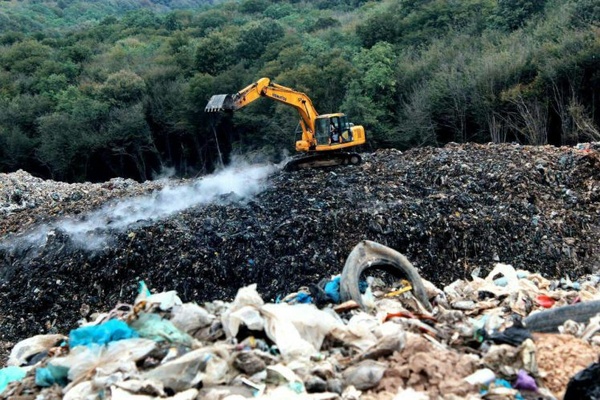 انتقال روزانه بیش از هزار تن زباله به سایت سراوان رشت