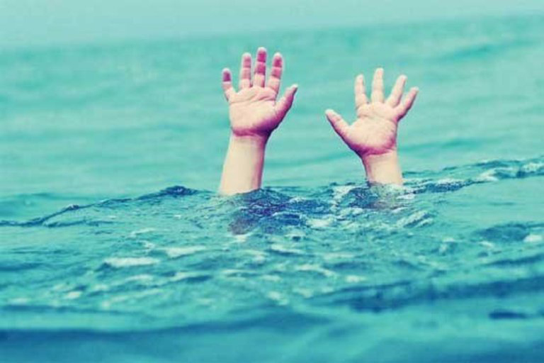 دختر پنج ساله از غرق شدگی در دریای خزر نجات یافت