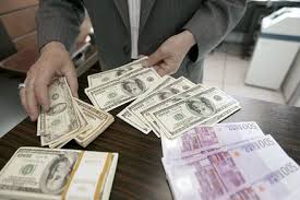 بخشنامه جدید بانک مرکزی برای کنترل قیمت دلار؛ خرید و فروش اسکناس ارز صادراتی توسط صرافی‎ها مجاز شد