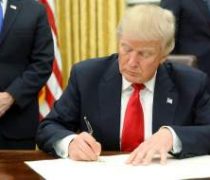 ترامپ تحریم مداخله‌کنندگان در انتخابات را امضا کرد