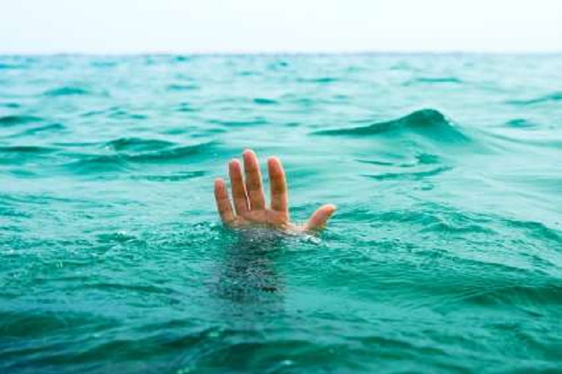 سه زن از غرق شدن در آبهای ساحلی آستارا نجات یافتند