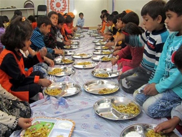 توزیع غذای گرم رایگان برای هزاران کودک در مناطق کم برخوردار در گیلان