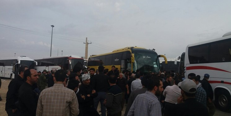 شب سخت زائران در مرز مهران/ سودجویی رانندگان اتوبوس و بی تدبیری مسئولان