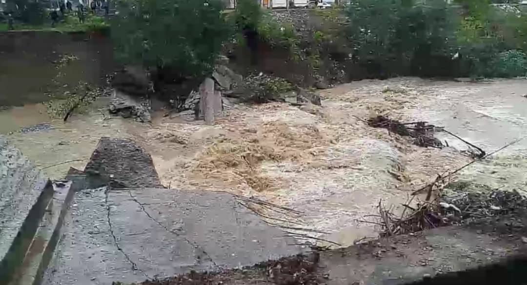 وقوع سیلاب در ۲ شهرستان گیلان/ از شکستن سد ماسال تا بسته شدن چند راه روستایی در فومن + تصاویر
