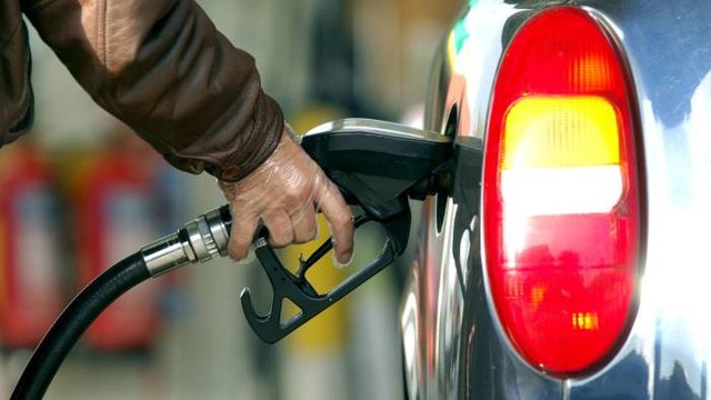 طرح مرکز پژوهش‌ها برای پرداخت یارانه بنزین / پرداخت سهمیه بنزین به هر فرد ایرانی به جای پرداختن به هر خودرو