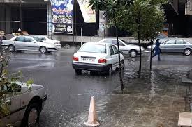 بارش باران موجب کندی تردد شد/ترافیک شهر رشت پر حجم است