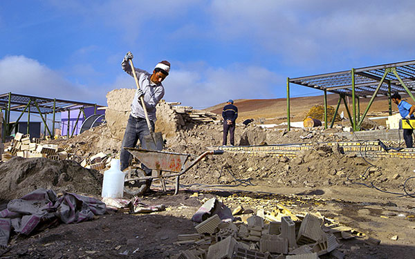 پایان بازسازی واحدهای آموزشی مناطق زلزله‌زده کرمانشاه/ سلبریتی‌ها هم مدرسه ساختند؟