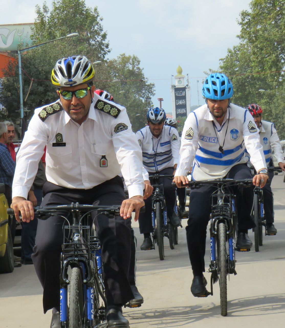 تصویر/ دوچرخه سواری رئیس پلیس راهنمایی و رانندگی گیلان