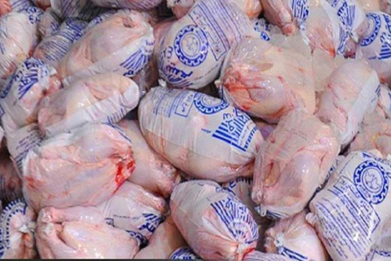 عرضه مرغ منجمد به قیمت ۸۹۰۰ تومان در بازار