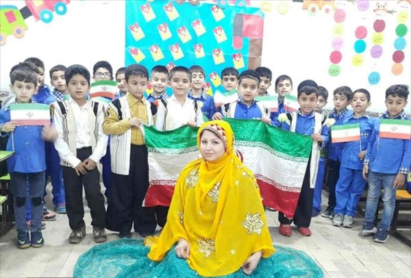 معلمان پایه اول با لباس محلی در کلاس درس ایران حاضر شوند