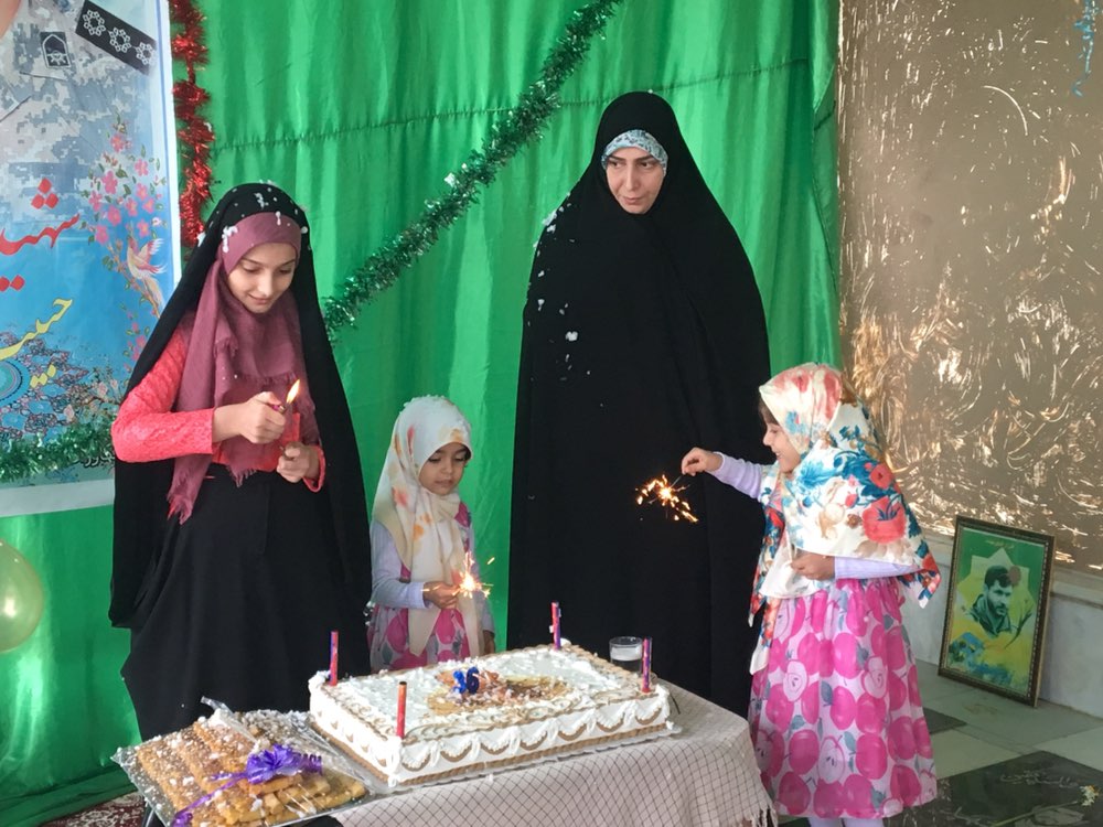 جشن تولدی که دختران شهید مدافع حرم حبیب روحی برای بابای شهیدشان برپا کردند+تصاویر